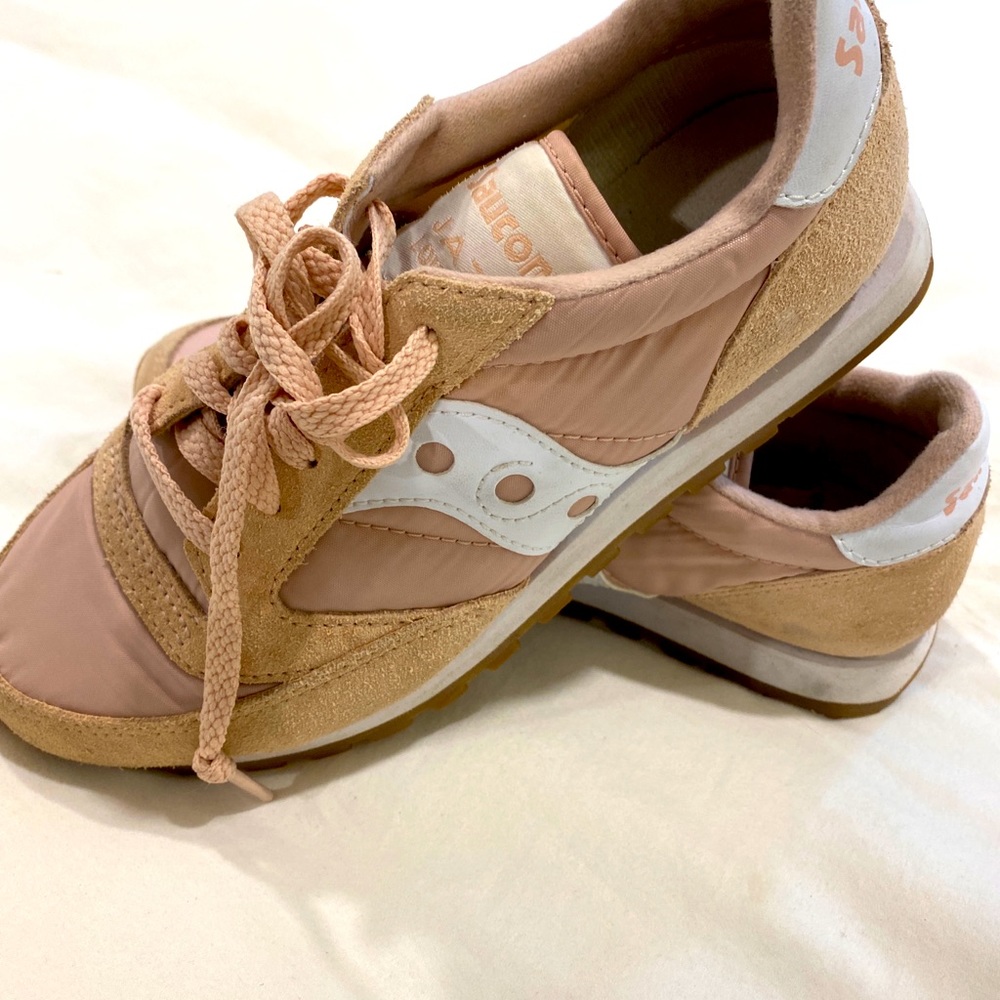 Saucing sneakers